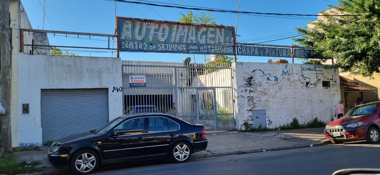 Galpon con local sobre Avenida en Bella Vista