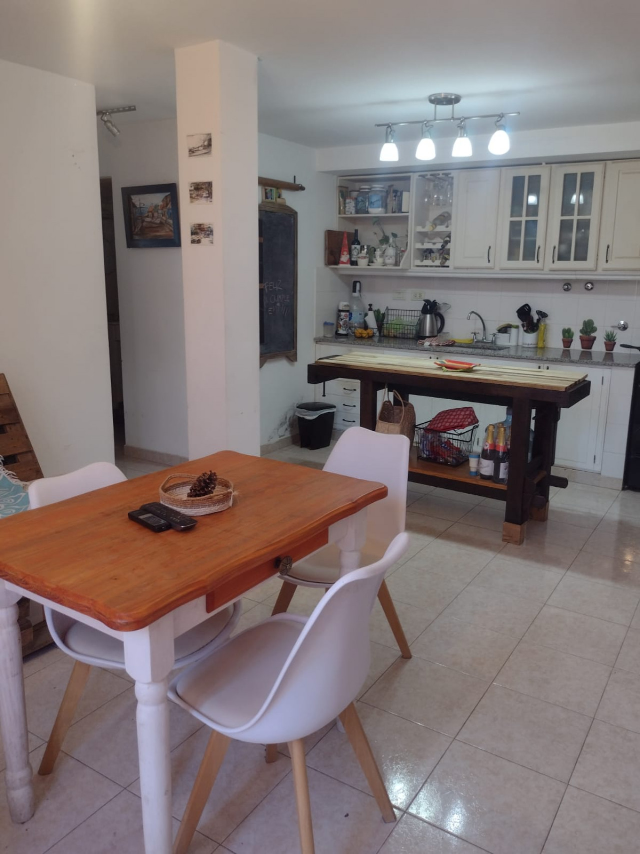 Alquiler de departamento de 3 ambientes en Planta Baja c/cochera en Condominio en Villa de Mayo.