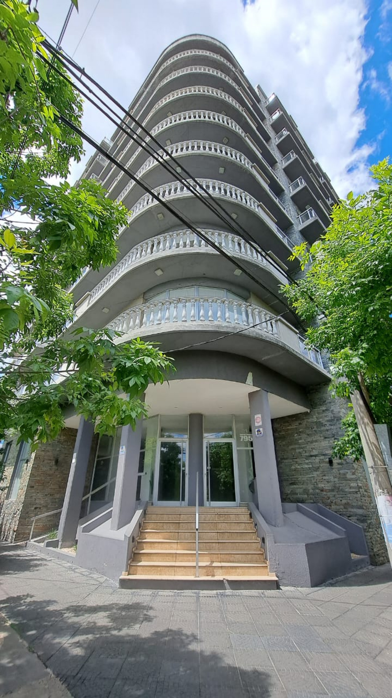 monoambiente con balcon en torre IMPERIO con amenities