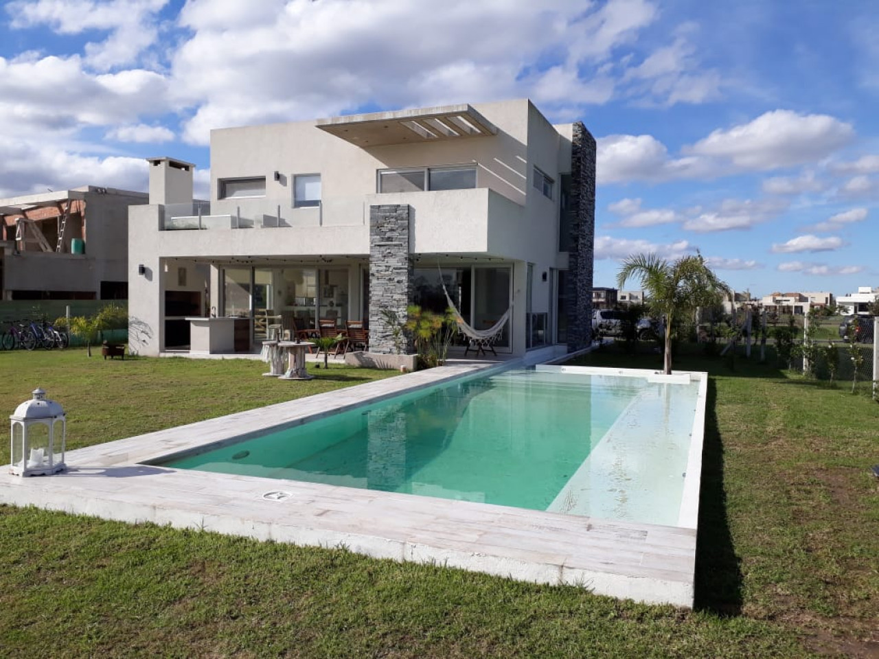 Casa en Alquiler de 4 ambientes con piscina y amplio parque en Tigre
