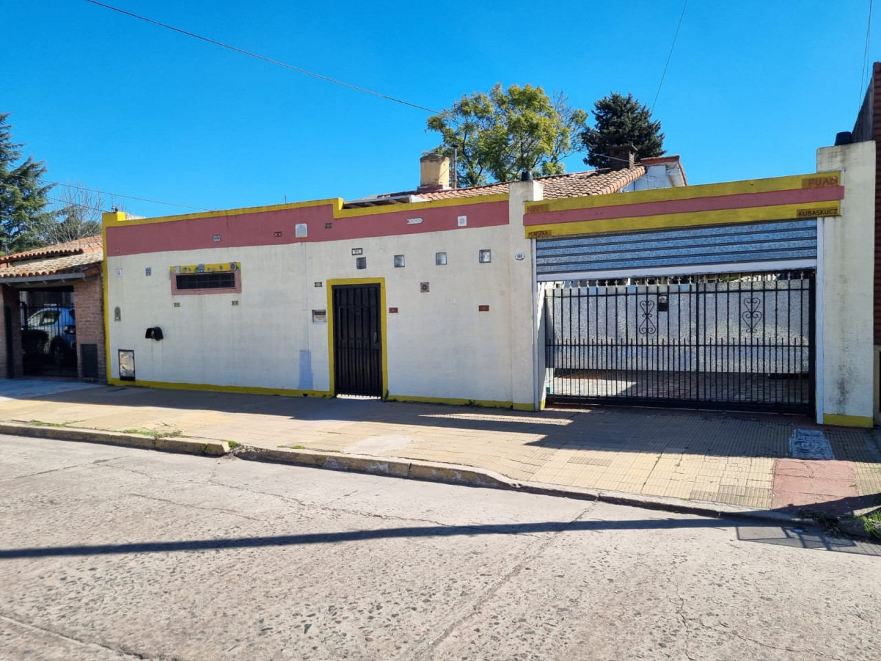 CASA 5 AMBIENTES CON JARDIN Y PILETA IDEAL USO MIXTO PROFESIONAL y VIVIENDA - MUÑIZ