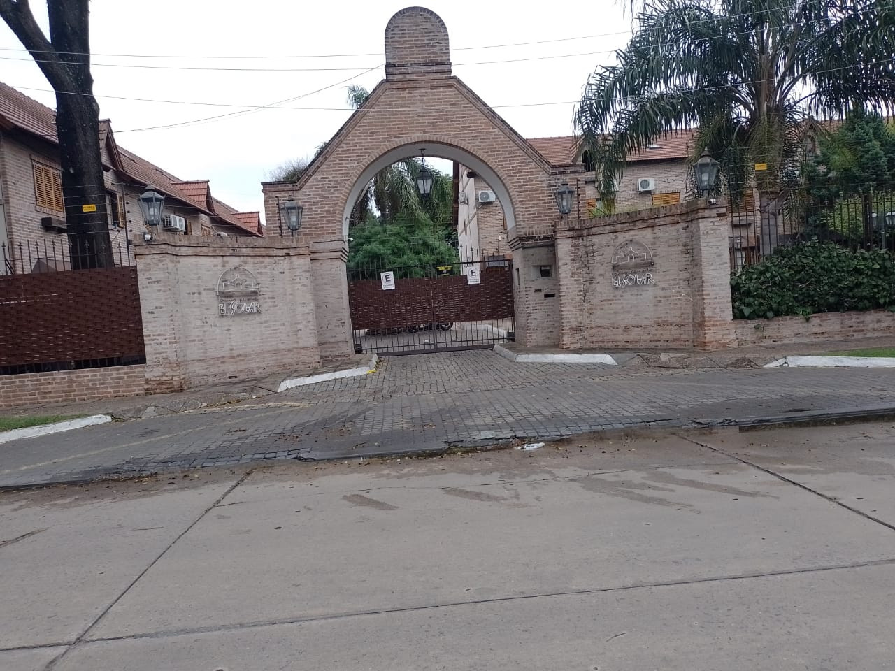 Triplex de 5 ambientes con cochera cubierta en barrio cerrado con vigilancia El Solar - San Miguel