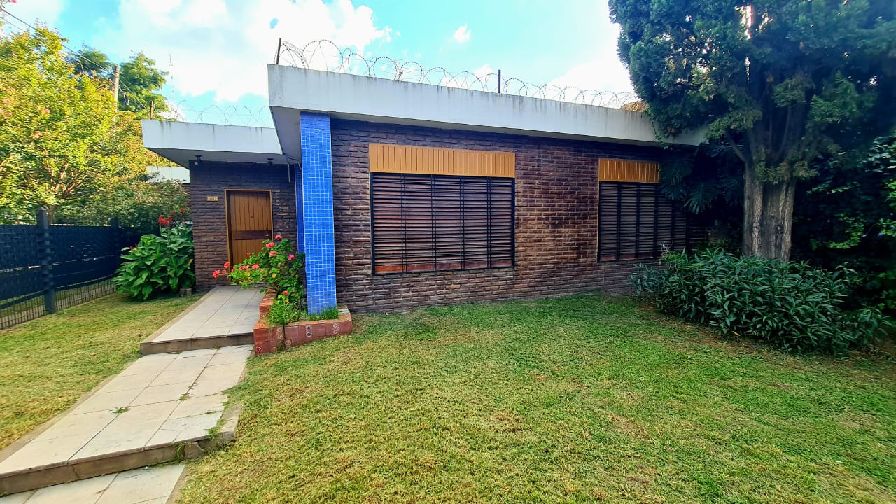Casa en venta en  José C.Paz de 4 ambientes  a 1 cuadra de Pte.Perón